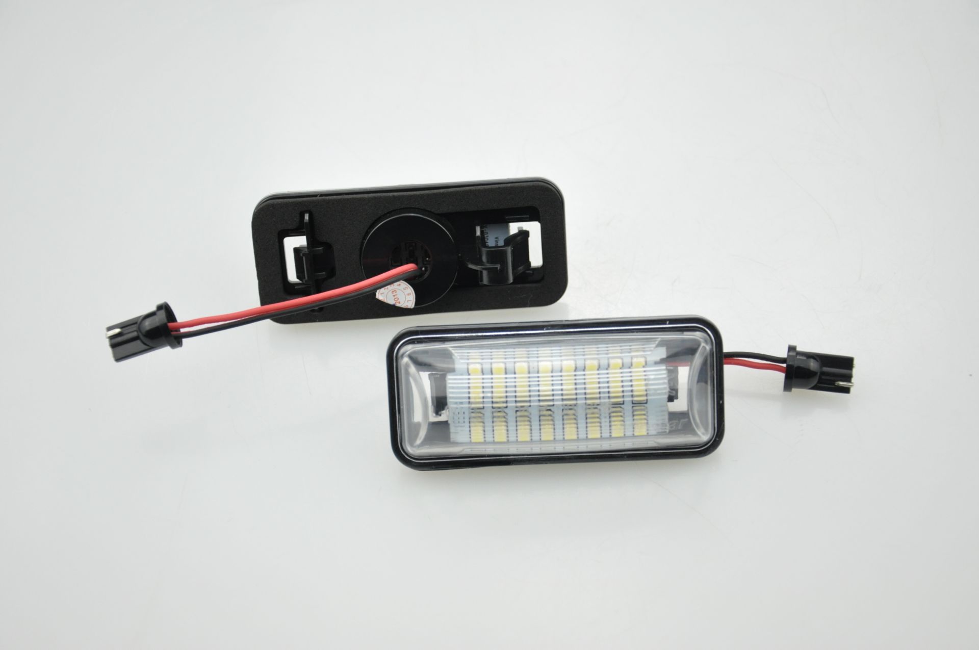 LED SIJALICE ZA OSVETLJENJE TABLICE - SUBARU 030405 Beograd Zemun